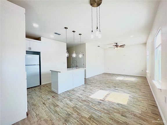 2nd image of 2020 Valley Cir #B