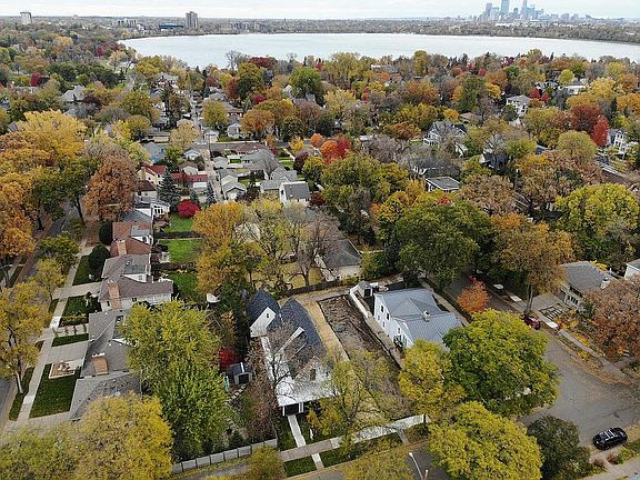 2nd image of 3008 W 40th St