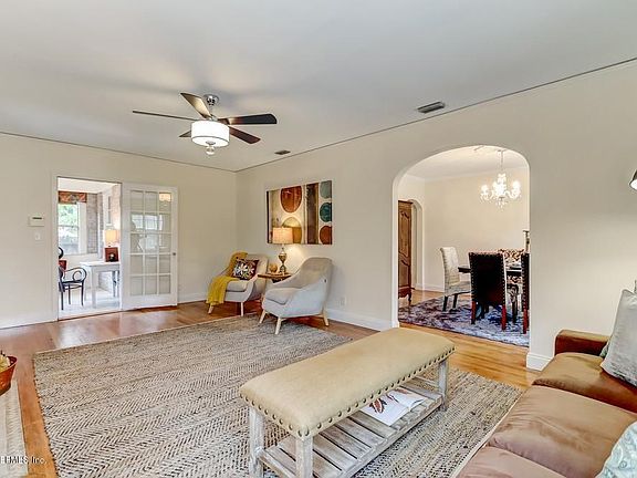 4th image of 3744 Glencove Ave