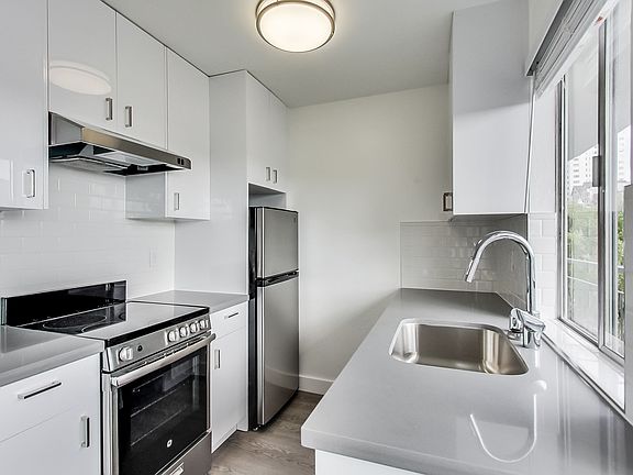 4th image of 2240 Larkin St APT 302