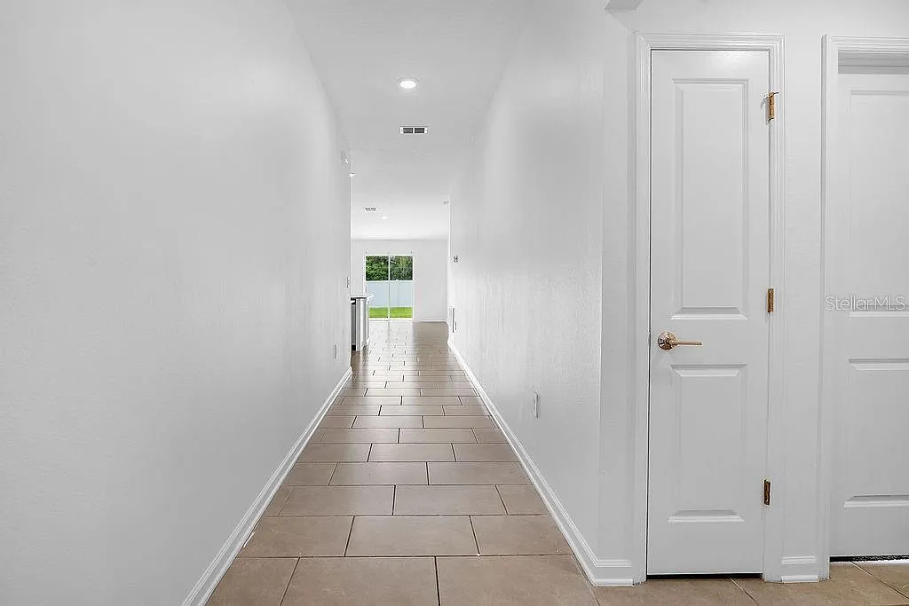 3 bed, 2.0 bath, 1580 sqft, $2,300 — Photo 3