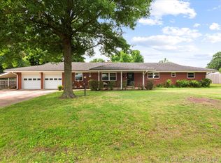 5817 Douglas Ln, Bartlesville, OK 74006