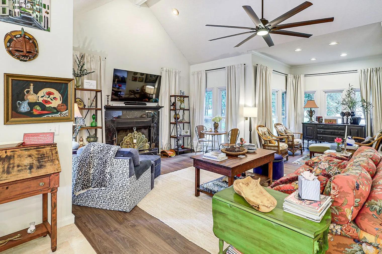 3 bed, 2.0 bath, 1991 sqft, $4,257 — Photo 3