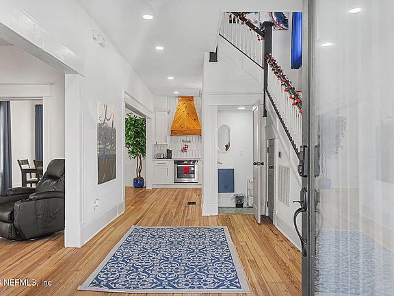 5th image of 422 7TH Street W