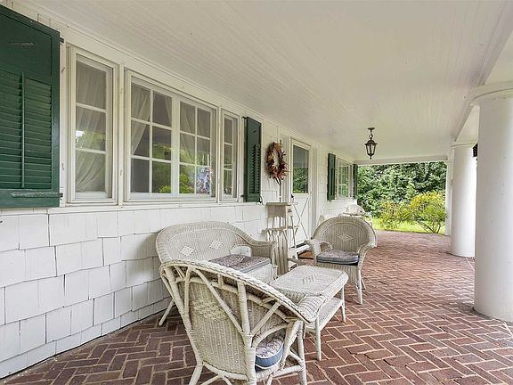 2nd image of 16 Oak Ln