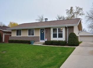 8635 W Glenbrook Rd, Milwaukee, WI 53224