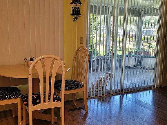 3rd image of 104 Oak Terrace Dr