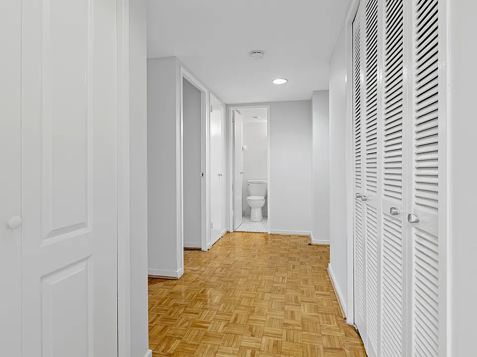 235 Somerset St W