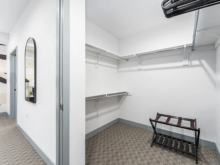 Lido Apartments - 4025 Grandview — Photo 15
