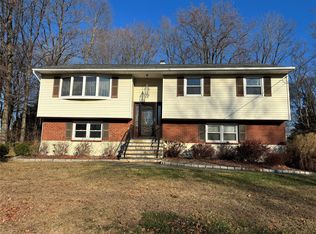 2842 Quinlan St, Yorktown Heights, NY 10598