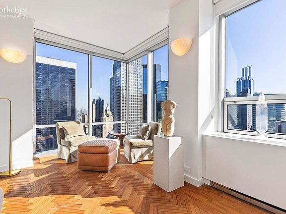 3rd image of 15 W 53rd St #33A