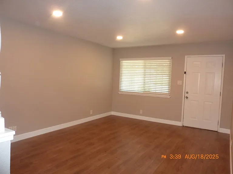 7863 Mariposa Ave — Photo 4