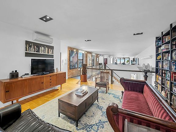 Library/ family room 6 floor