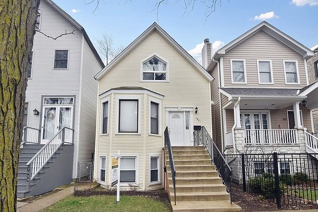 1st image of 1941 W Wellington Ave