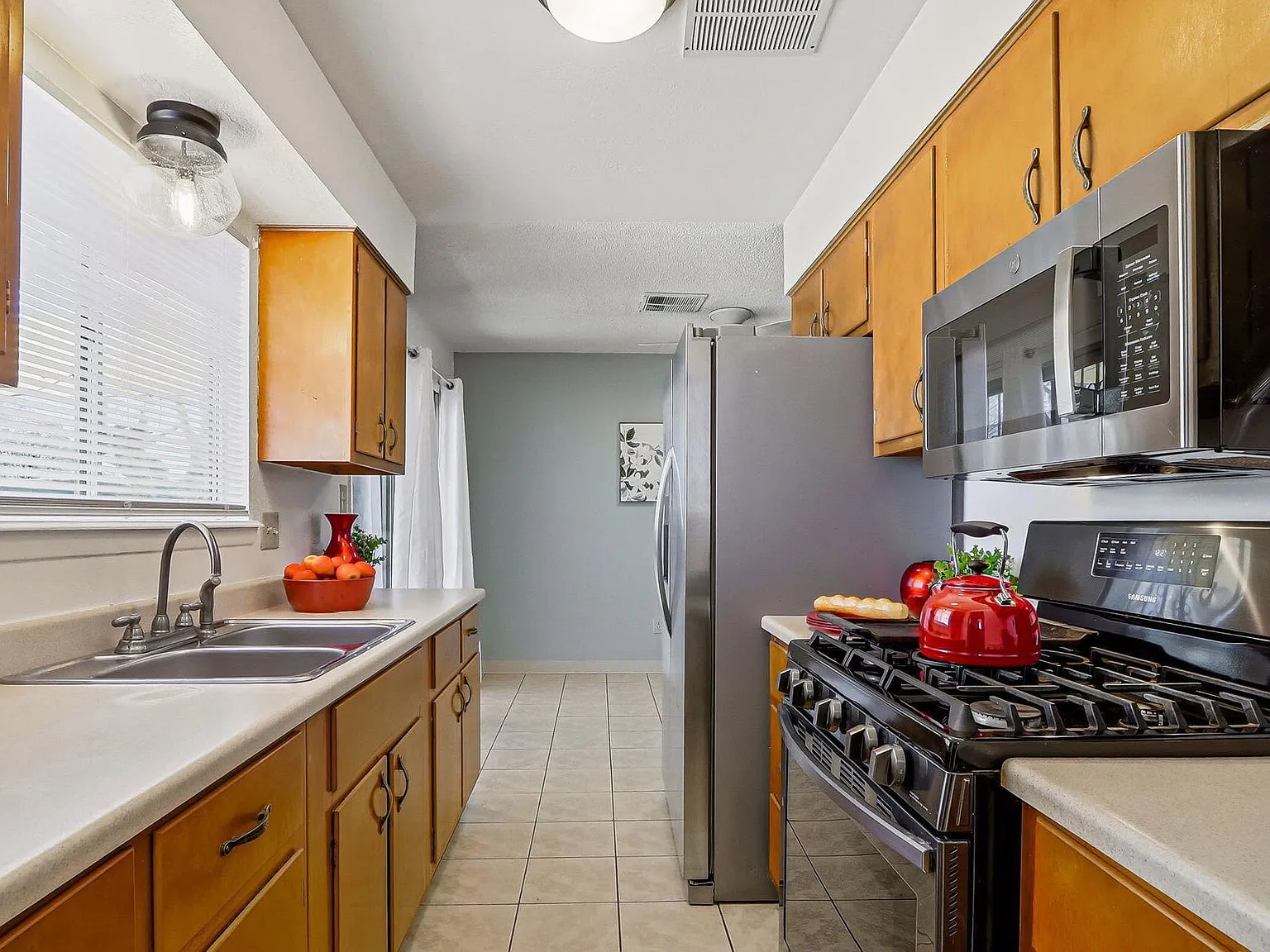 3 bed, $1,250 — Photo 3
