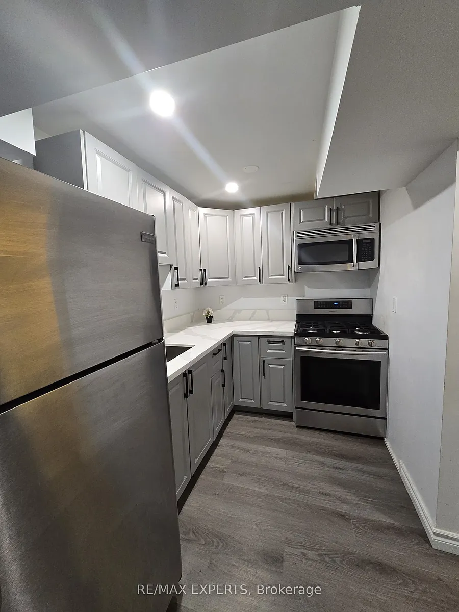 Building Photo - 3925 Beechnut Row