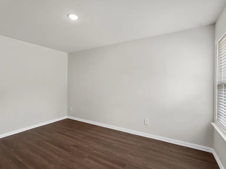 2208 Sayle St — Photo 12