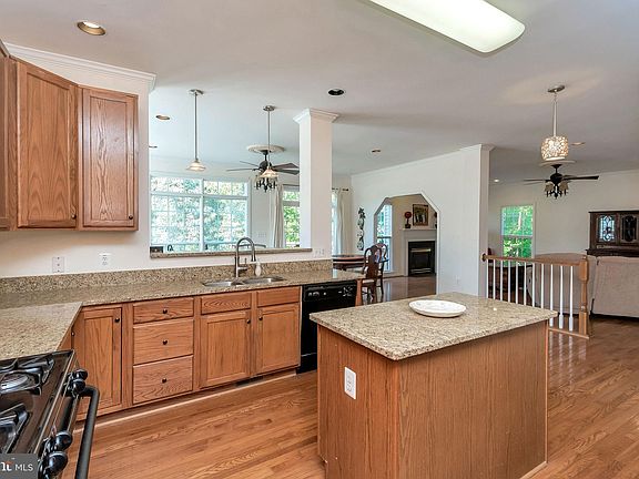 4th image of 35 Country Manor Dr