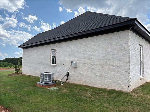 4th image of 1107 Clara Dr E