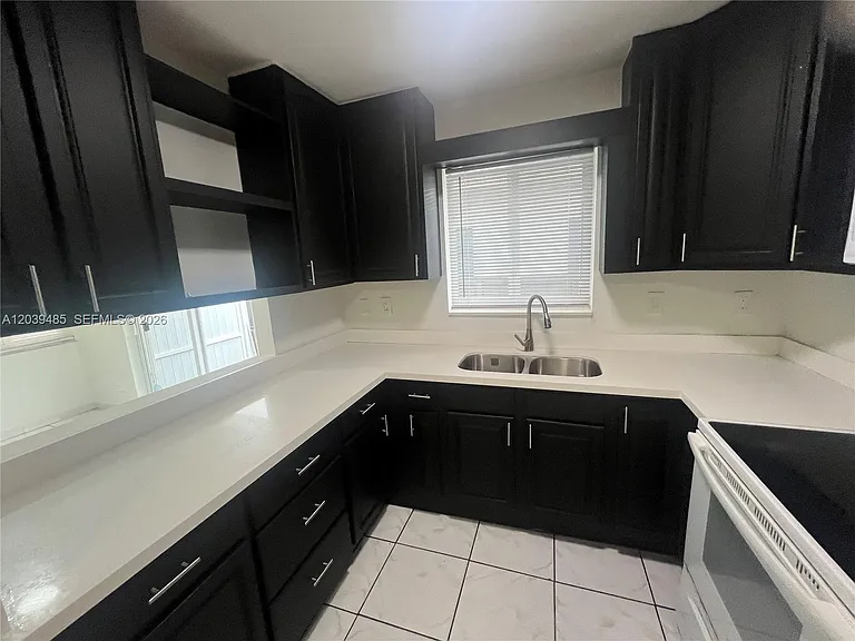 28 E 20th St #1 — Photo 3