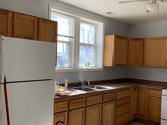 3rd image of 3558 S Emerald Ave APT 1F