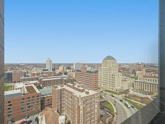 4th image of 6325 N Sheridan Rd APT 1808