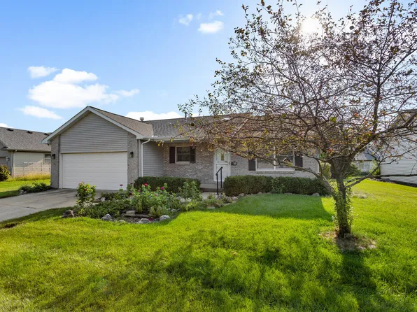 908 Pheasant Ln, Savoy, IL 61874