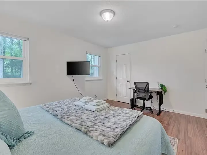 805 Horton Rd — Photo 15