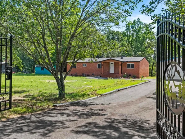 18820 Honeysuckle Ln, Little Rock, AR 72206