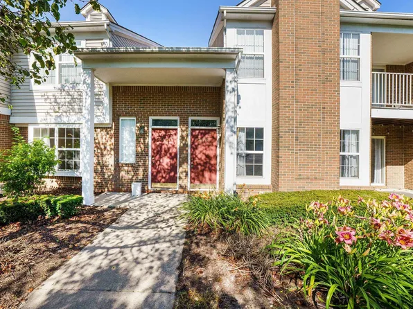 42735 Richmond Dr #40, Sterling Heights, MI 48313