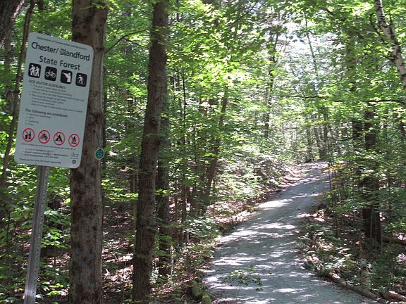3rd image of 6 Round Hill Rd