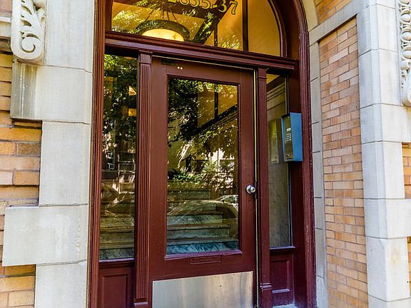 3rd image of 2837 N Cambridge Ave #1