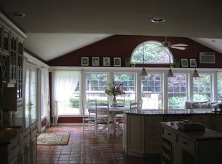 9 Howard Ct, Smithtown, NY 11787