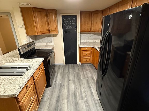 2nd image of 823 N Main St