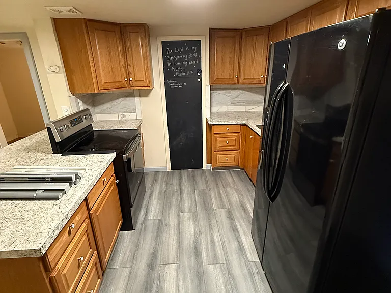 823 N Main St — Photo 2