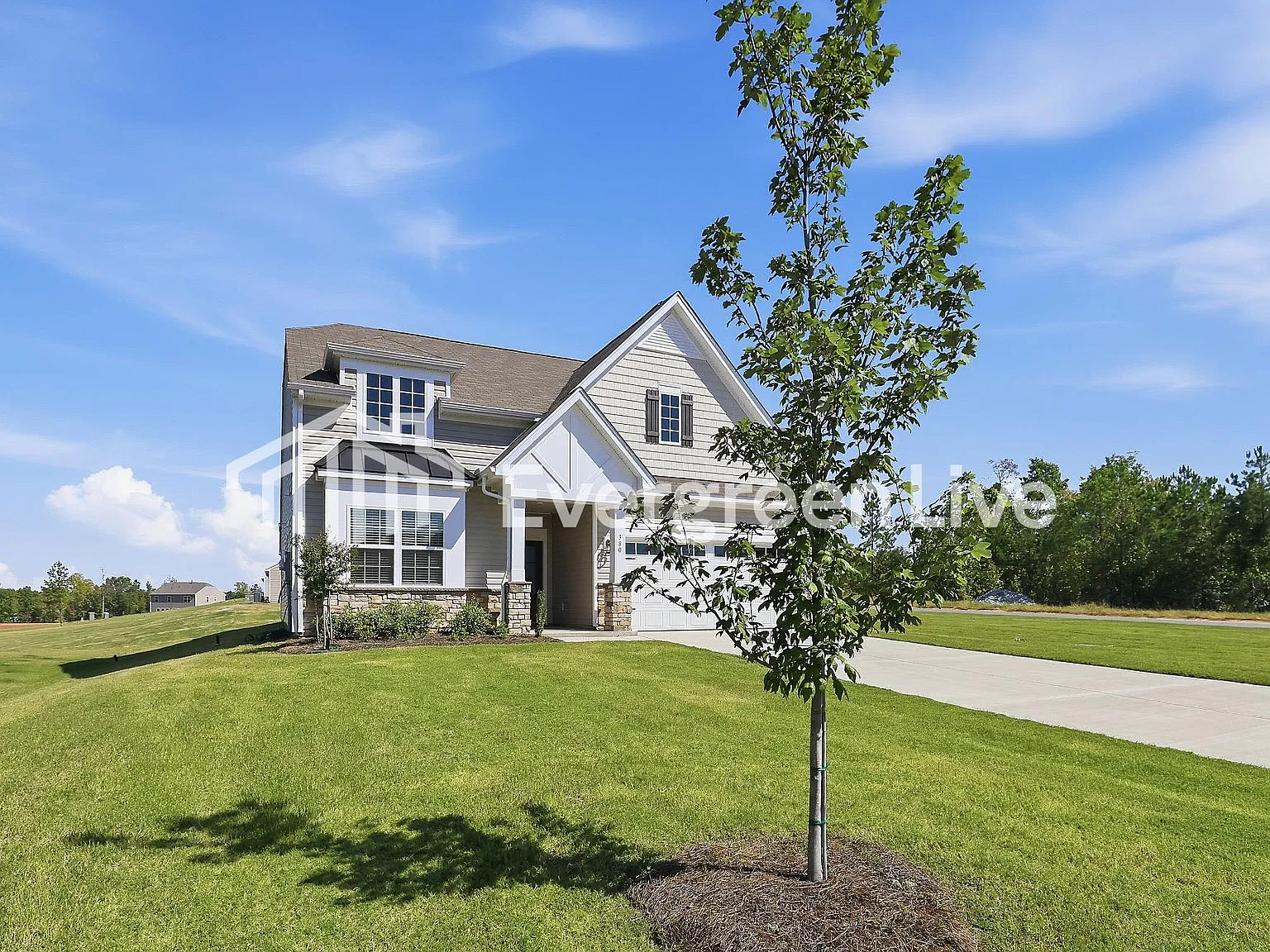 3 bed, 3.0 bath, 2036 sqft, $1,800 — Photo 2