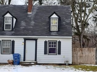 233 Hampton Rd, Benton Harbor, MI 49022