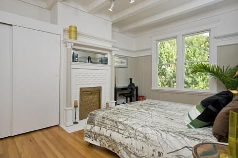 4th image of 2132 Grove St
