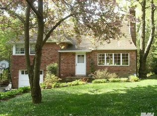 90 Longview Rd, Port Washington, NY 11050