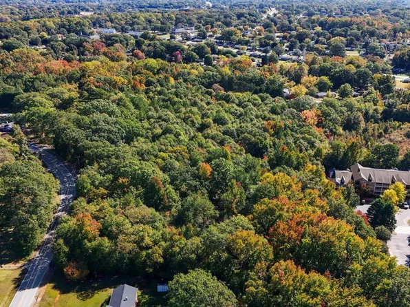 Berea Dr, Greenville, SC 29617