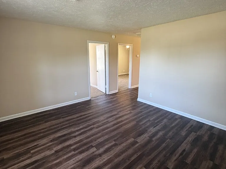 345 Creekwood Ct #B — Photo 3