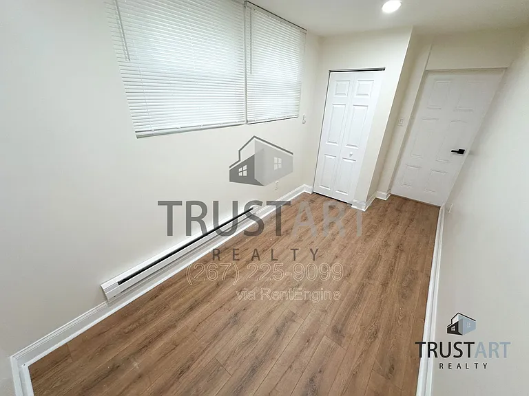 4633 Penn St #1 — Photo 11