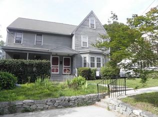 82 11th St, Lowell, MA 01850