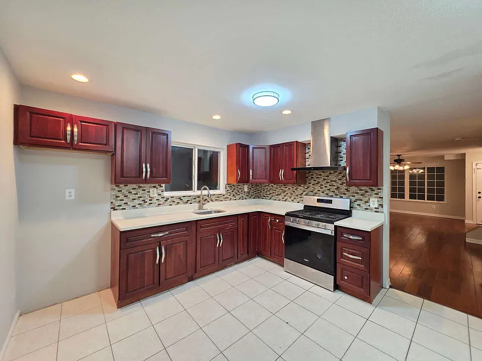 904 Rockland Ave #2