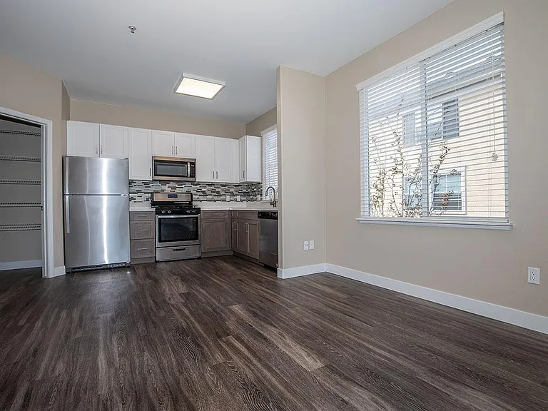 Bellecour Way Apartment Homes — Photo 23