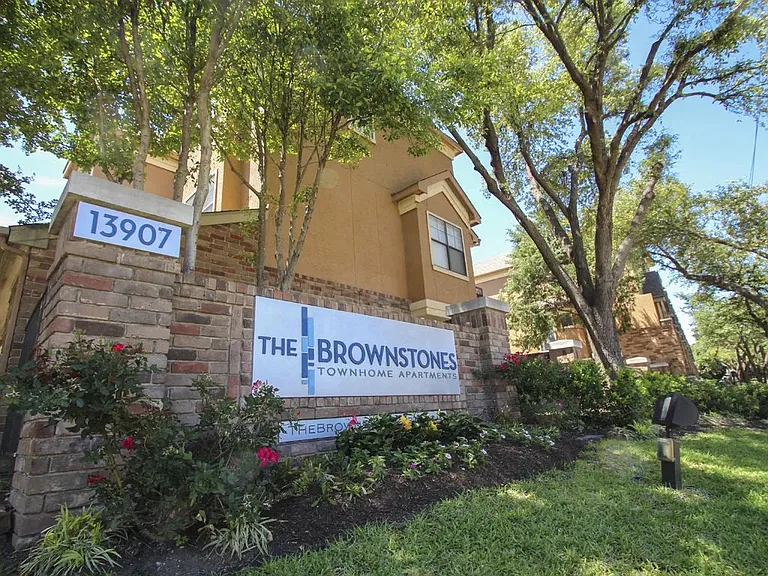 The Brownstones — Photo 49