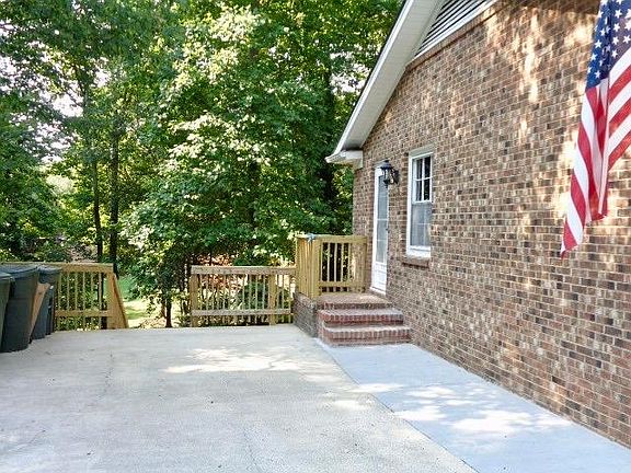 3rd image of 1 Saint Martin Pl