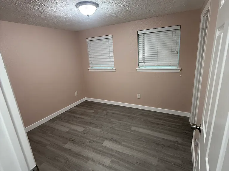 2720 Martin St — Photo 15