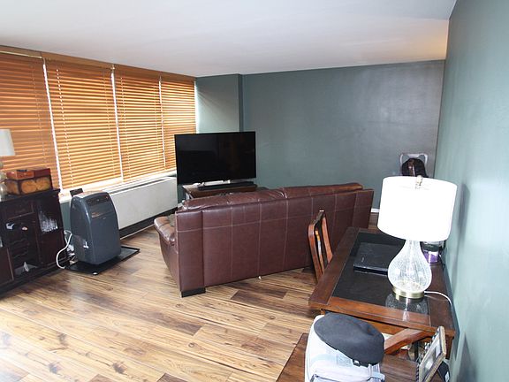 5th image of 3430 N Lake Shore Dr APT 9N