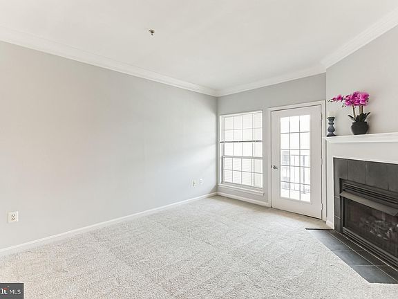 5th image of 4852 Eisenhower Ave Unit 439